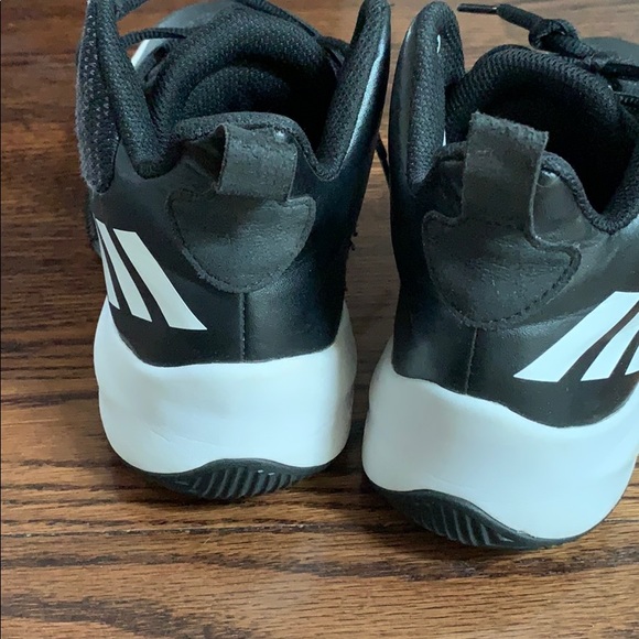 Adidas Basketball Sneakers Sz. 6.5 - Picture 2 of 7